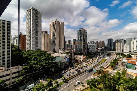 Varanda de kitnet/studio para alugar com 1 quarto, 25m² em Brooklin, São Paulo