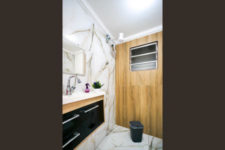 Apartamento à venda com 76m², 2 quartos e 1 vaga Apartamento à venda com 76m², 2 quartos e 1 vagaBanheiro social