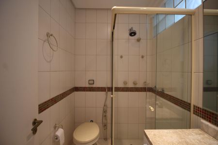 Apartamento para alugar com 226m², 3 quartos e 2 vagasBanheiro da Suíte 1