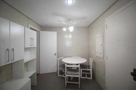 Apartamento para alugar com 226m², 3 quartos e 2 vagasCozinha