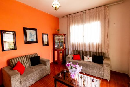 Sala de casa à venda com 4 quartos, 185m² em Sagrada Família, Belo Horizonte