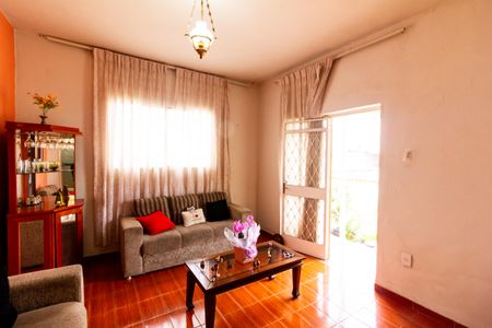 Sala de casa à venda com 4 quartos, 185m² em Sagrada Família, Belo Horizonte