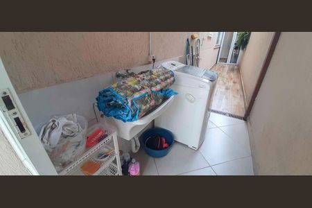 Casa à venda com 150m², 3 quartos e 2 vagas Casa à venda com 150m², 3 quartos e 2 vagasÁrea de Serviço