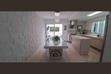 Casa à venda com 150m², 3 quartos e 2 vagas Casa à venda com 150m², 3 quartos e 2 vagasCozinha