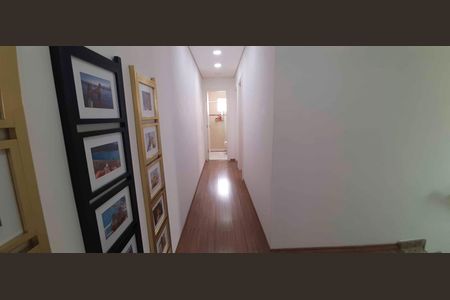 Casa à venda com 150m², 3 quartos e 2 vagas Casa à venda com 150m², 3 quartos e 2 vagasCorredor