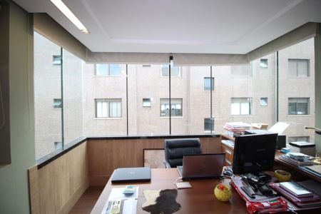 Apartamento para alugar com 217m², 3 quartos e 2 vagasEscritório