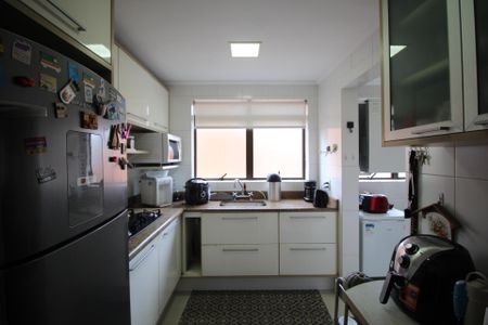 Apartamento para alugar com 217m², 3 quartos e 2 vagasCozinha