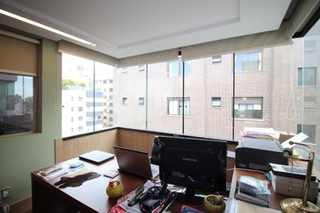 Apartamento para alugar com 217m², 3 quartos e 2 vagasEscritório
