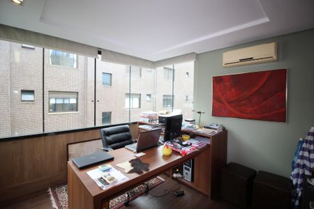 Apartamento para alugar com 217m², 3 quartos e 2 vagasEscritório