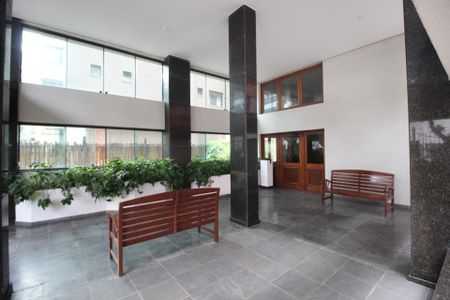 Apartamento para alugar com 217m², 3 quartos e 2 vagasHall social