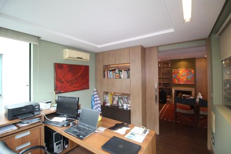 Apartamento para alugar com 217m², 3 quartos e 2 vagasEscritório