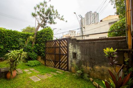 Casa à venda com 400m², 6 quartos e 6 vagasÁrea externa frontal da casa