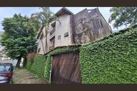 Casa à venda com 400m², 6 quartos e 6 vagasFachada