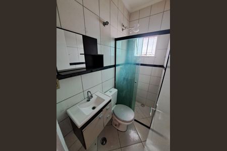 Banheiro de casa à venda com 2 quartos, 67m² em Santa Maria, Osasco