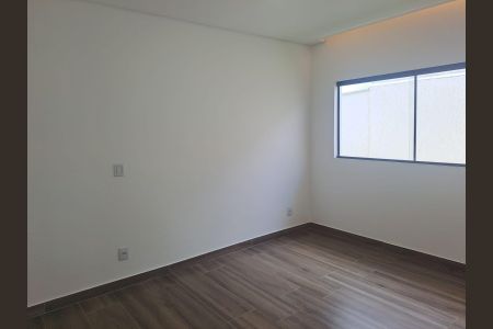 Casa à venda com 180m², 3 quartos e 2 vagas