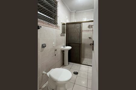 Banheiro de apartamento para alugar com 1 quarto, 45m² em Aparecida, Santos