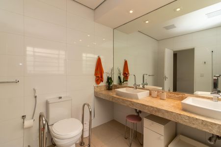 Casa para alugar com 356m², 3 quartos e 4 vagasBanheiro