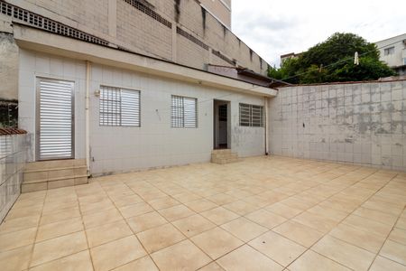 Casa para alugar com 356m², 3 quartos e 4 vagasQuintal