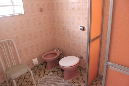 Casa à venda com 240m², 4 quartos e 2 vagasBanheiro 2