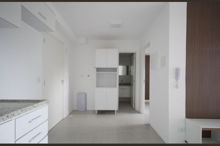 Sala/Cozinha de apartamento para alugar com 1 quarto, 33m² em Portal do Morumbi, São Paulo