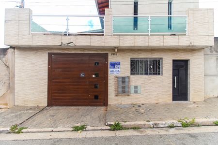 Casa para alugar com 80m², 2 quartos e 1 vagaFachada + Placa