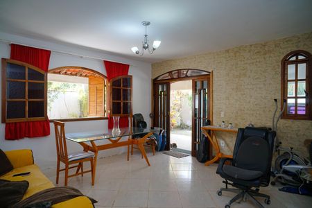 Sala de casa para alugar com 2 quartos, 134m² em Inoã, Maricá