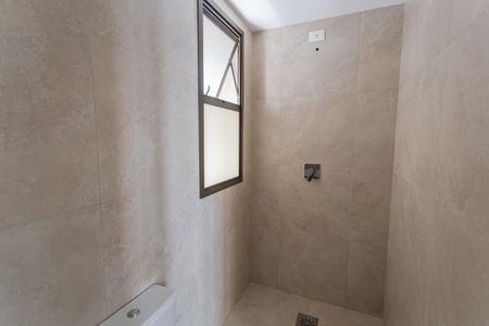 Apartamento à venda com 66m², 2 quartos e 2 vagasBanheiro da Suíte 1