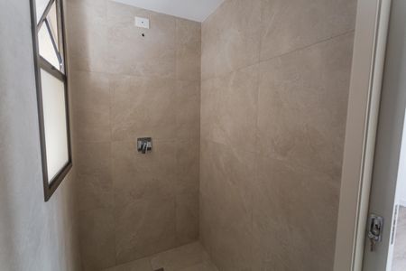 Apartamento à venda com 66m², 2 quartos e 2 vagasBanheiro da Suíte 1