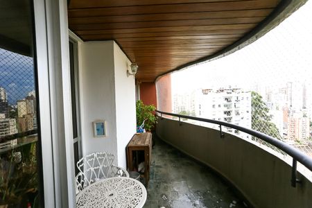 Apartamento à venda com 116m², 3 quartos e 2 vagas Apartamento à venda com 116m², 3 quartos e 2 vagasvaranda