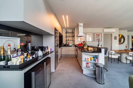 Apartamento à venda com 210m², 2 quartos e 3 vagasCozinha