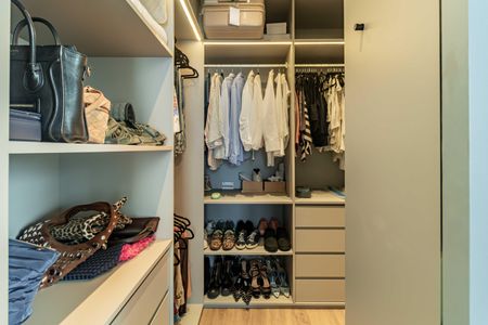Apartamento à venda com 210m², 2 quartos e 3 vagasSuite 02 - Closet 01