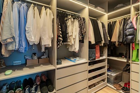 Apartamento à venda com 210m², 2 quartos e 3 vagasSuite 02 - Closet 01