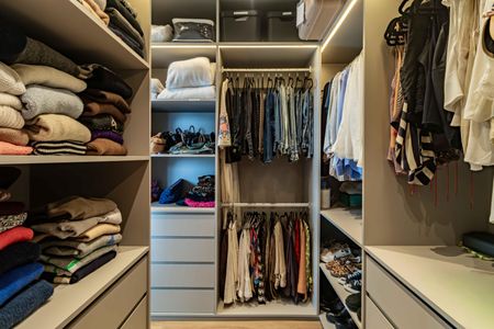 Apartamento à venda com 210m², 2 quartos e 3 vagasSuite 02 - Closet 01