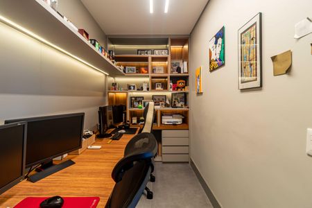 Apartamento à venda com 210m², 2 quartos e 3 vagasEscritório