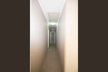 Casa à venda com 300m², 3 quartos e 4 vagas Casa à venda com 300m², 3 quartos e 4 vagasCorredor