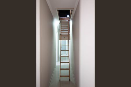 Casa à venda com 300m², 3 quartos e 4 vagas Casa à venda com 300m², 3 quartos e 4 vagasEscada - Sótão