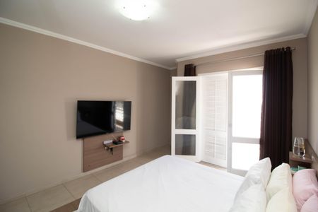 Casa à venda com 300m², 3 quartos e 4 vagas Casa à venda com 300m², 3 quartos e 4 vagasQuarto 1 - Suíte