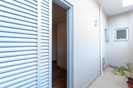 Casa de condomínio à venda com 430m², 3 quartos e 5 vagasÁrea externa da Suíte 2 