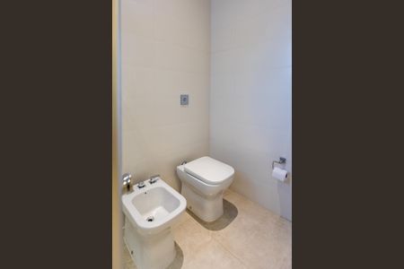 Casa de condomínio à venda com 430m², 3 quartos e 5 vagasBanheiro da Suíte Master