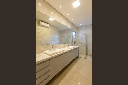 Casa de condomínio à venda com 430m², 3 quartos e 5 vagasBanheiro da Suíte Master