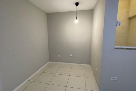 Quarto  de casa para alugar com 2 quartos, 90m² em Jardim Vinte E Cinco de Agosto, Duque de Caxias