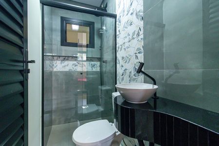 Banheiro Social de kitnet/studio para alugar com 1 quarto, 18m² em Boqueirão, Curitiba