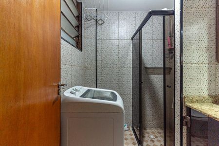 Banheiro de kitnet/studio para alugar com 1 quarto, 48m² em República, São Paulo