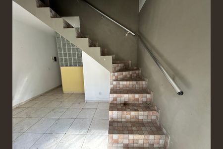 Casa para alugar com 120m², 3 quartos e 1 vagaEscada