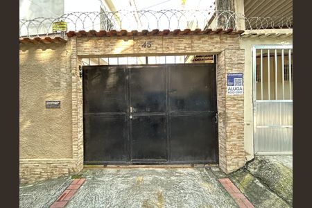 Casa para alugar com 120m², 3 quartos e 1 vagaFachada + plaquinha