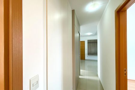 Apartamento para alugar com 113m², 3 quartos e 3 vagas Apartamento para alugar com 113m², 3 quartos e 3 vagasCorredor