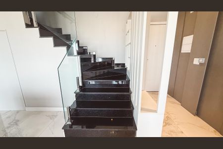 Apartamento à venda com 152m², 3 quartos e 3 vagasEscada