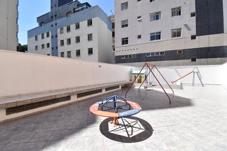 Apartamento para alugar com 100m², 2 quartos e 2 vagasÁrea comum - Playground