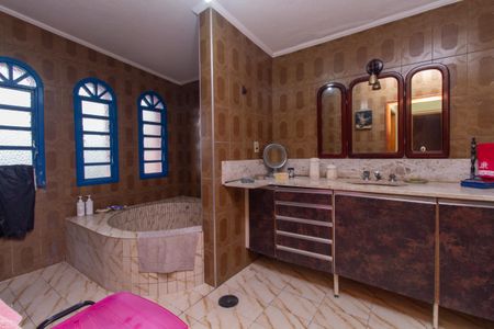 Casa à venda com 485m², 5 quartos e 3 vagasBanheiro da Suíte