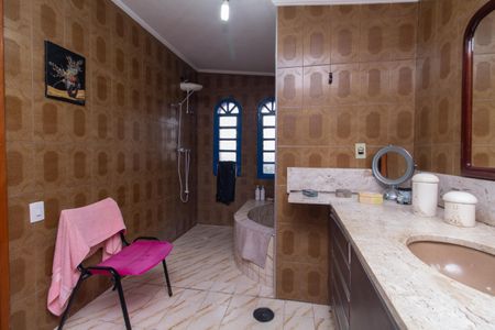 Casa à venda com 485m², 5 quartos e 3 vagasBanheiro da Suíte